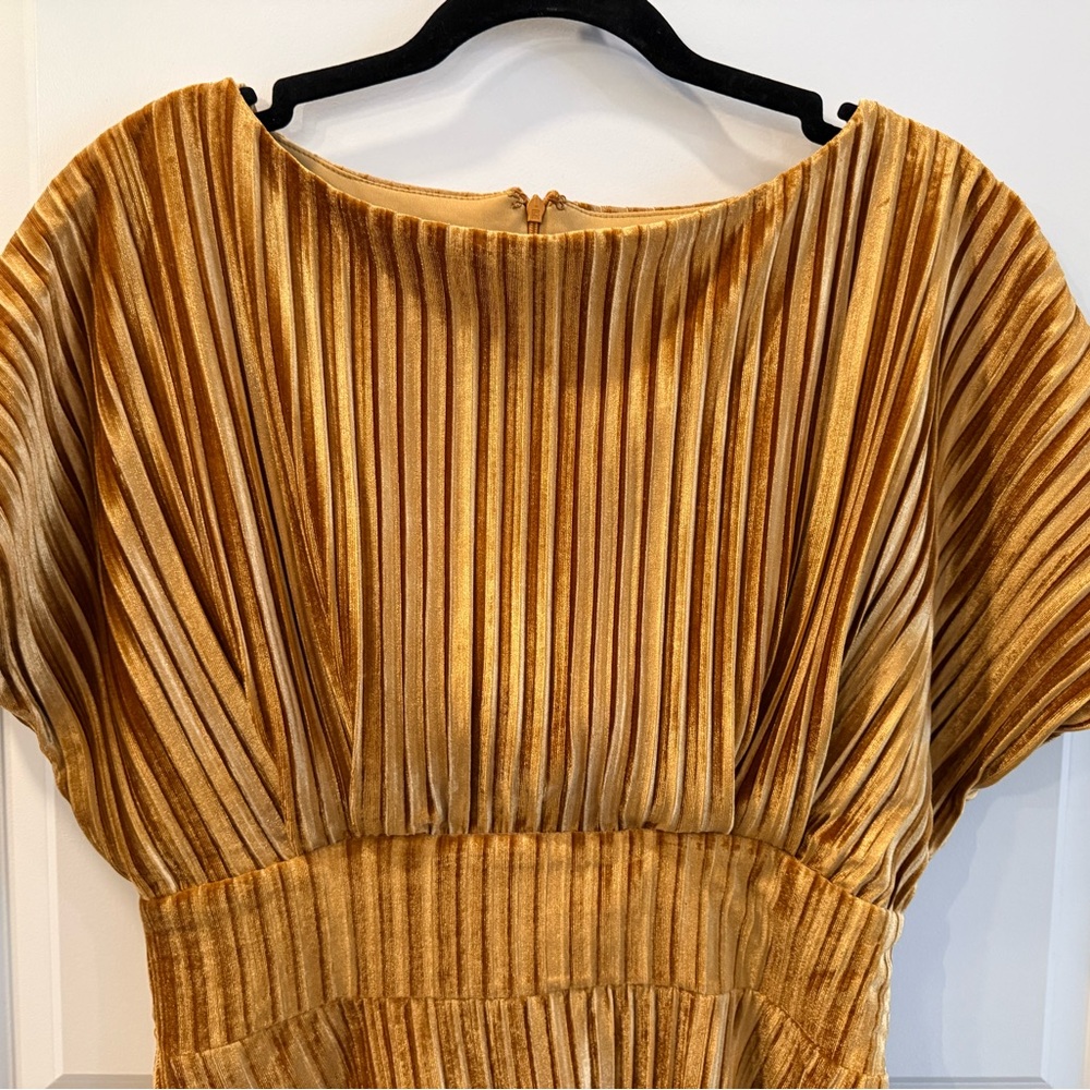 Alexia Admor Gold Pleated Dress